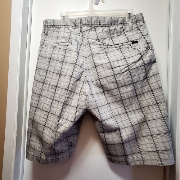 VOLCOM Corpo Class Shorts Men Size 33 Black/Light Grey Stripe - Picture 9 of 13